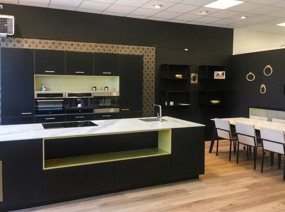 Cuisine showroom haut de gamme, style contemporain